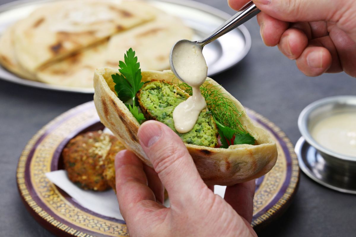 Falafel com tahini