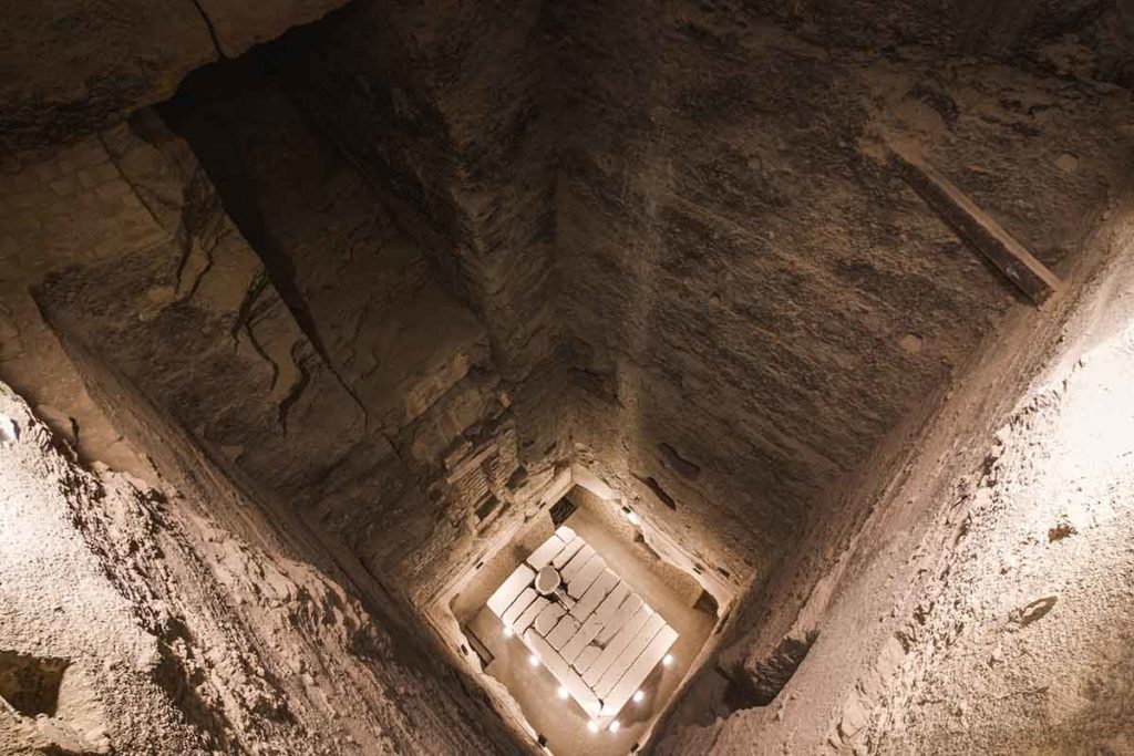 Interior da pirâmide de degraus