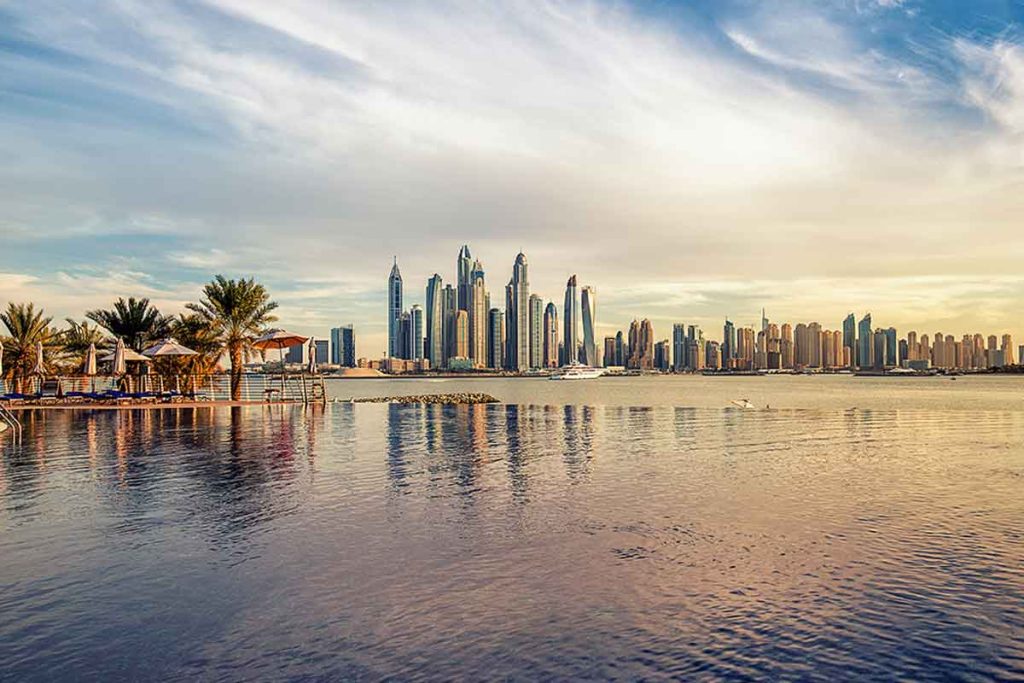 Vista panoramica di Dubai al tramonto