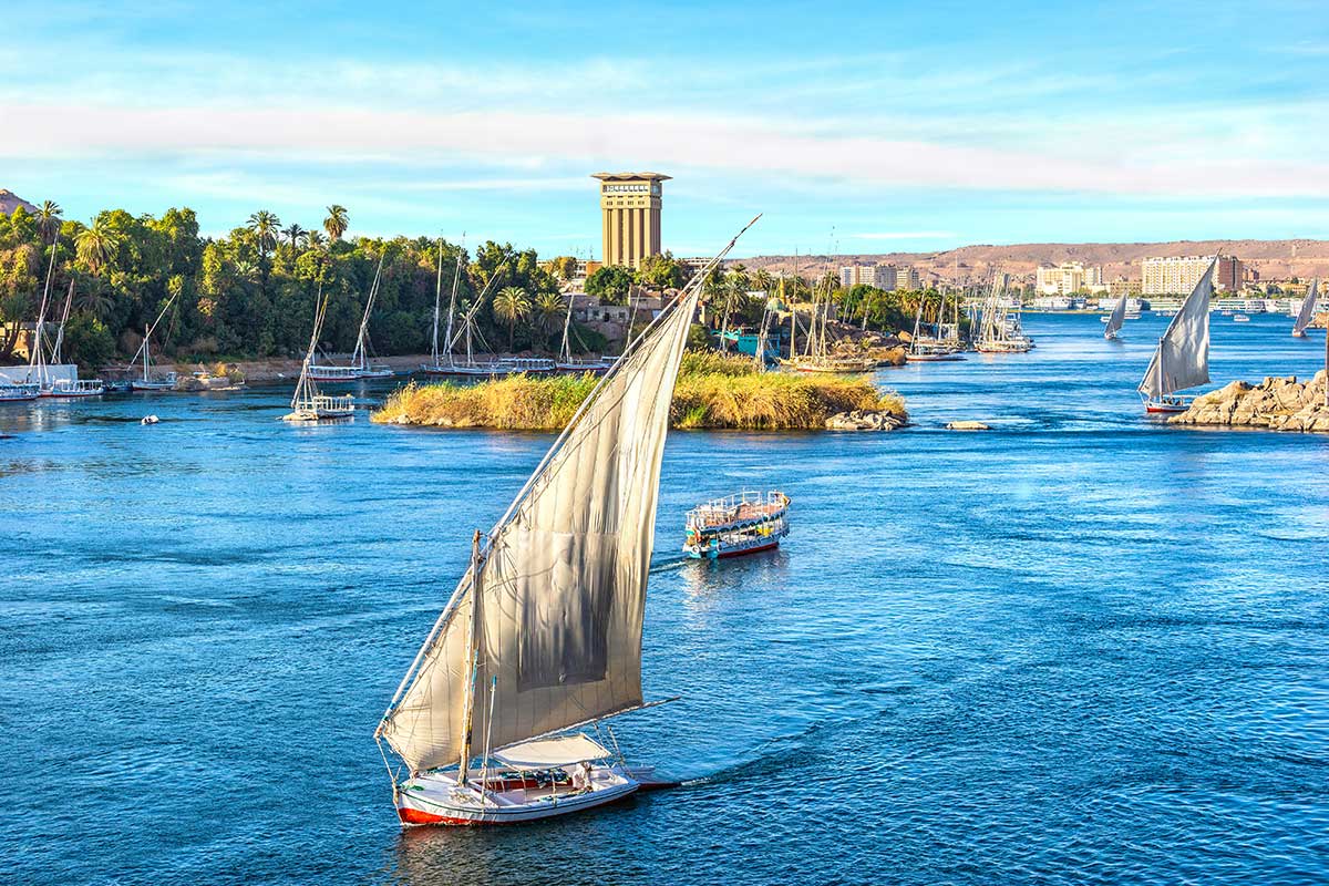 Rio nilo en Aswan