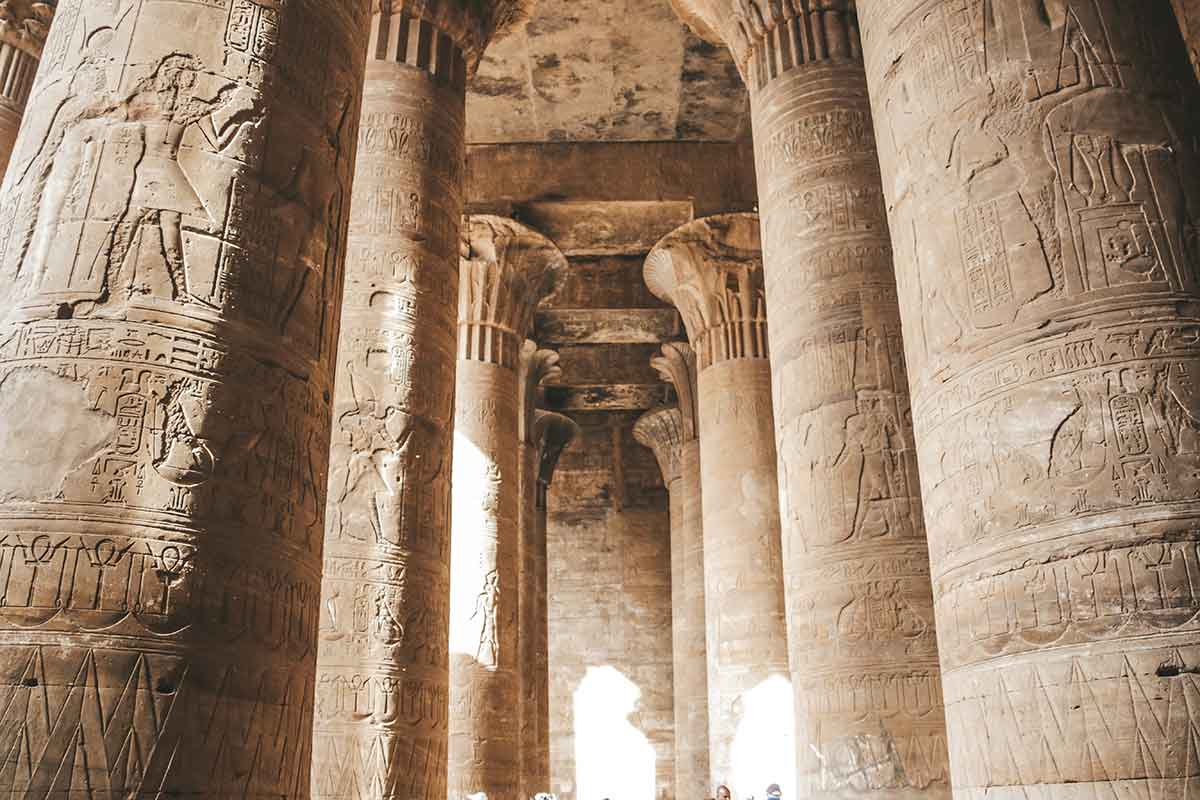 Salle hypostyle du temple d'Edfou