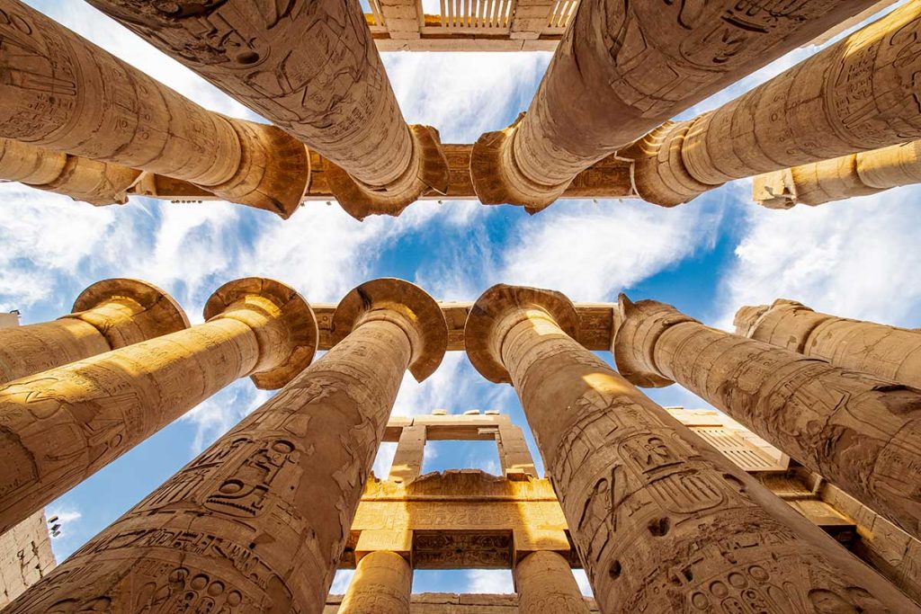 Itinerário das colunas do templo karnak