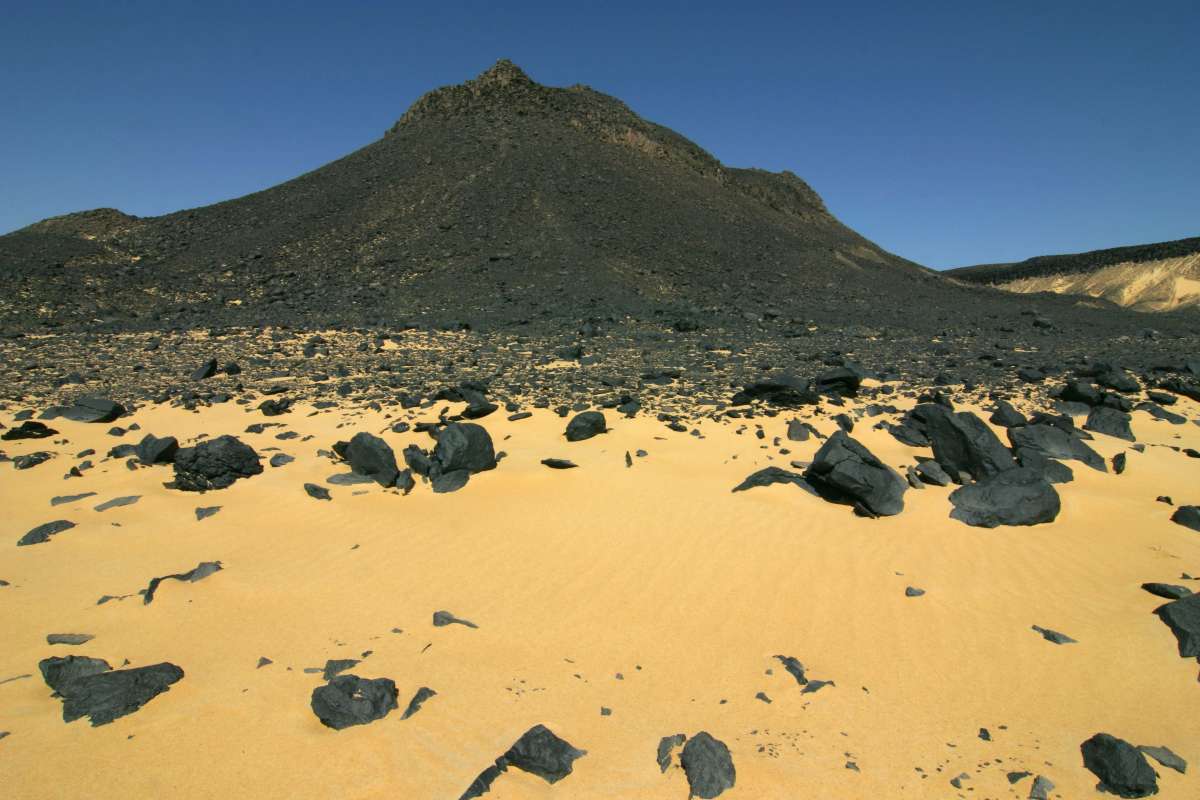 Désert noir dans l'oasis de Bahariya