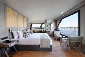 1718 SUITE ROYALE