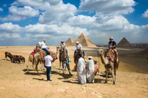 Pirámides de Egipto con un guía